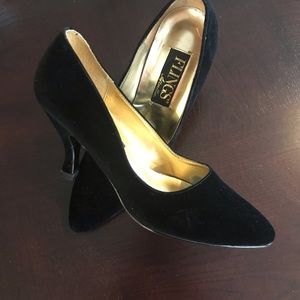 Women’s black velvet pumps